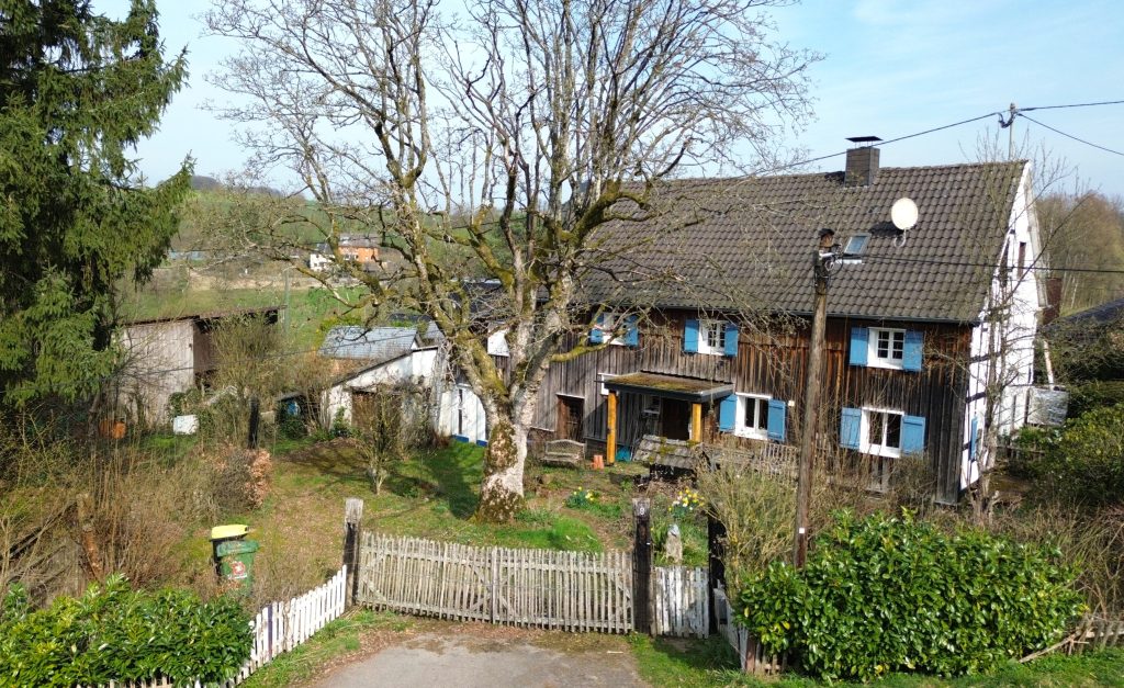 Immobilienangebot - Much - Haus - Historische Fachwerkhaushälfte mit Ausbaupotenzial auf großem Eckgrundstück!