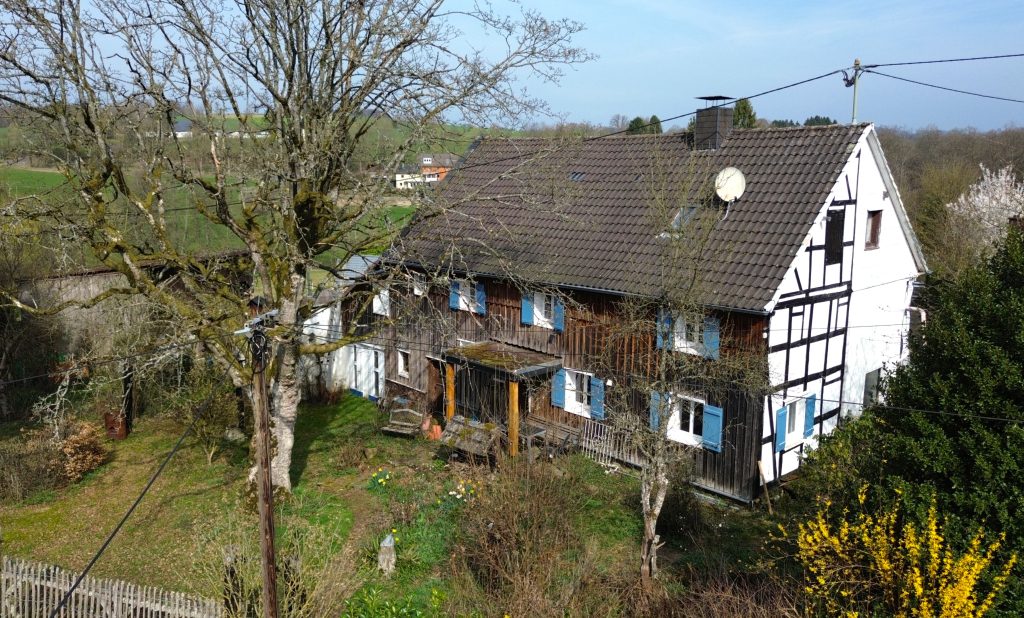 Immobilienangebot - Much - Haus - Historische Fachwerkhaushälfte mit Ausbaupotenzial auf großem Eckgrundstück!