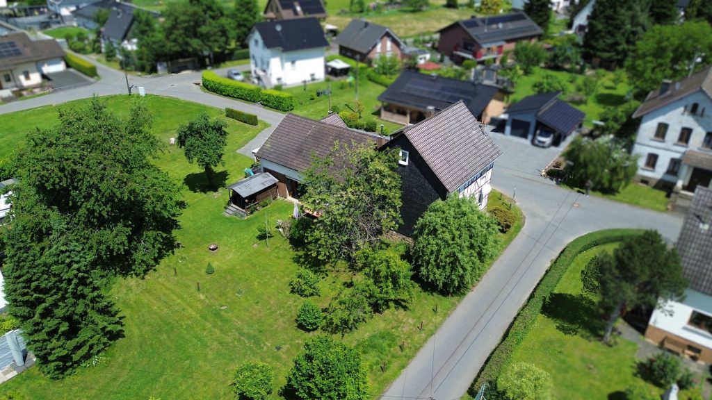 Immobilienangebot - Windeck - Haus - Fachwerkhaus mit massivem Scheunenanbau in idyllischer Lage an der Sieg