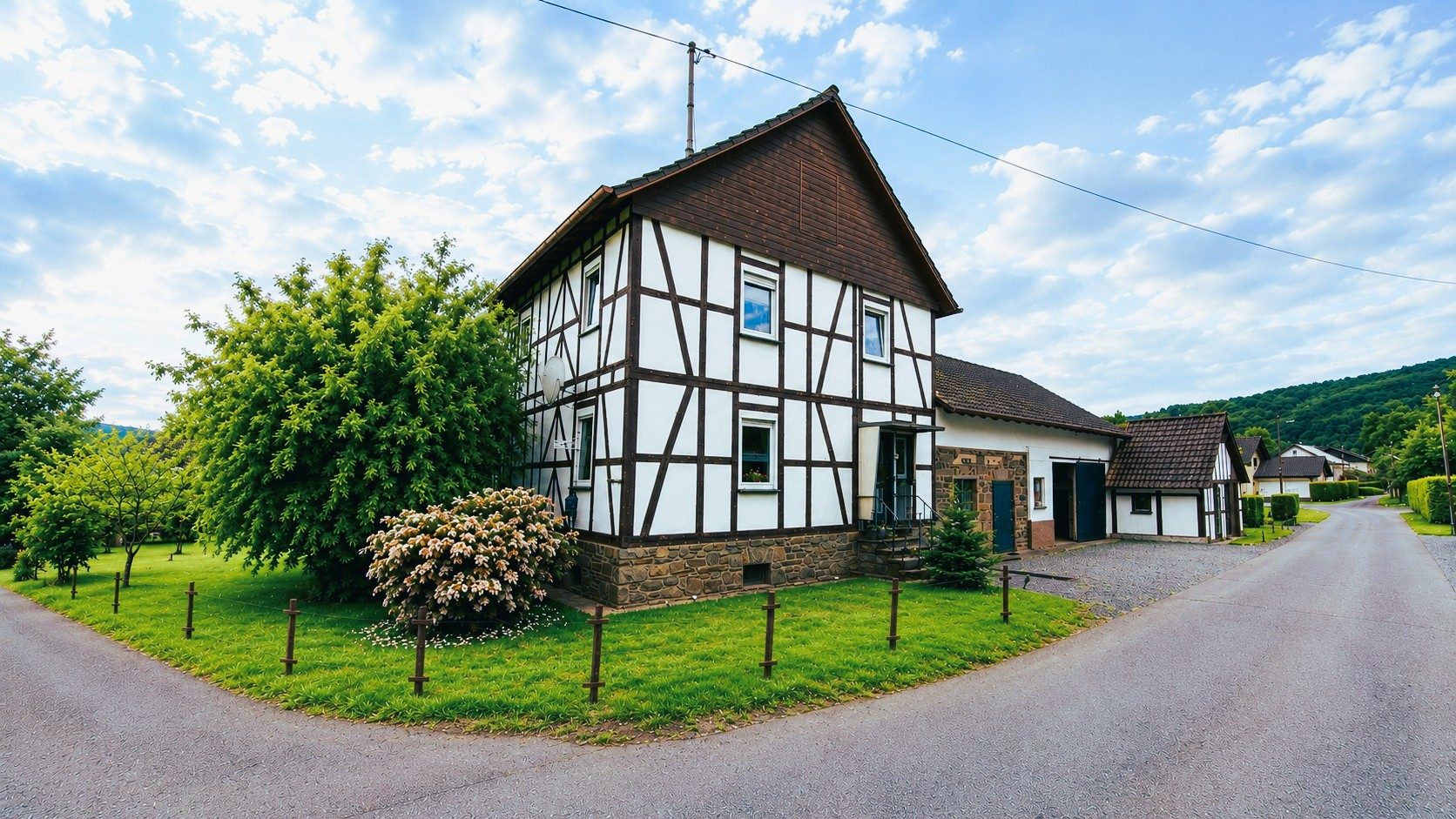 Immobilienangebot - Windeck - Haus - Fachwerkhaus mit massivem Scheunenanbau in idyllischer Lage an der Sieg
