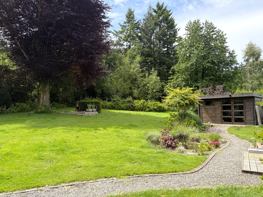 Immobilienangebot - Gummersbach - Haus - Freistehendes Einfamilienhaus mit wunderschön angelegtem Garten in ruhiger Lage von Berghausen!