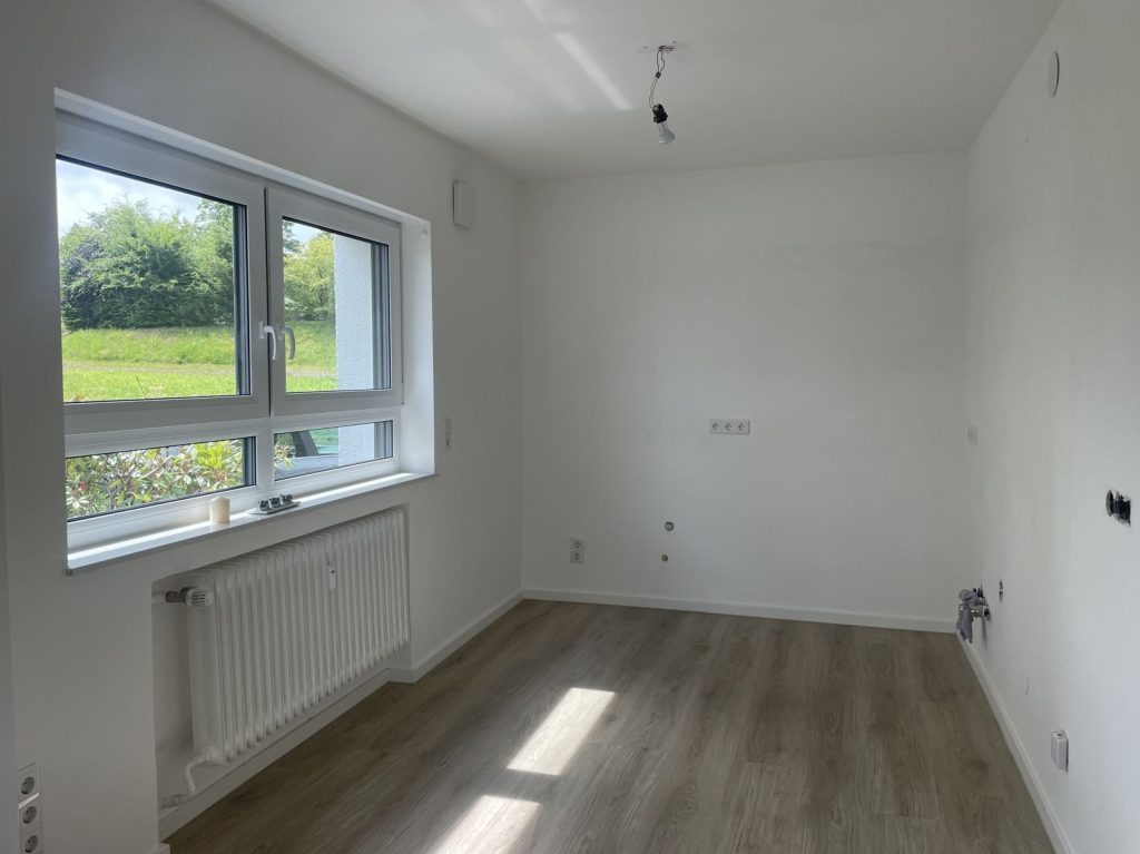 Immobilienangebot - Much - Wohnung - Wunderschöne sanierte Wohnung mit großem Balkon, Garten und Einliegerbereich im Herzen von Much!