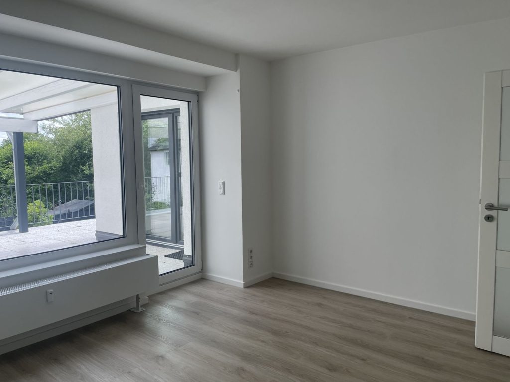 Immobilienangebot - Much - Wohnung - Wunderschöne sanierte Wohnung mit großem Balkon, Garten und Einliegerbereich im Herzen von Much!