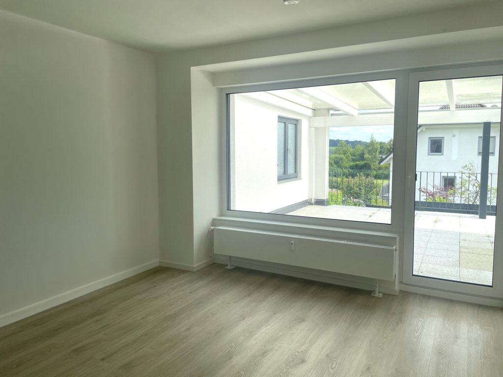 Immobilienangebot - Much - Wohnung - Wunderschöne sanierte Wohnung mit großem Balkon, Garten und Einliegerbereich im Herzen von Much!