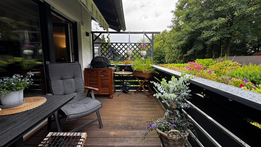 Immobilienangebot - Much - Haus - Doppelhaushälfte im Zentrum von Much – mit moderner Technik und liebevoll gestaltetem Außenbereich