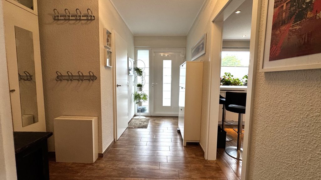Immobilienangebot - Much - Haus - Doppelhaushälfte im Zentrum von Much – mit moderner Technik und liebevoll gestaltetem Außenbereich