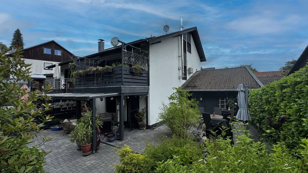 Immobilienangebot - Much - Haus - Doppelhaushälfte im Zentrum von Much – mit moderner Technik und liebevoll gestaltetem Außenbereich