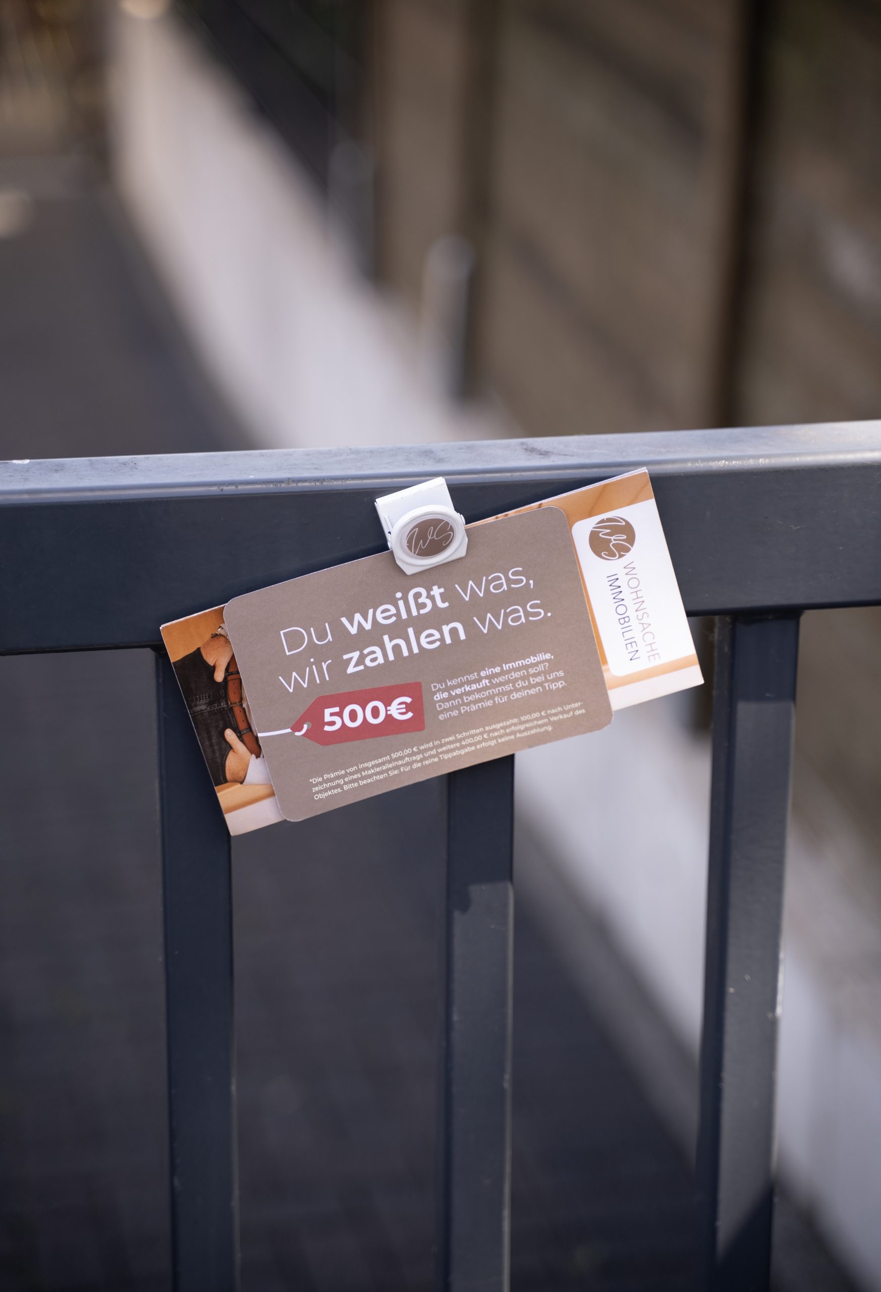Gartentor mit Flyer dran
