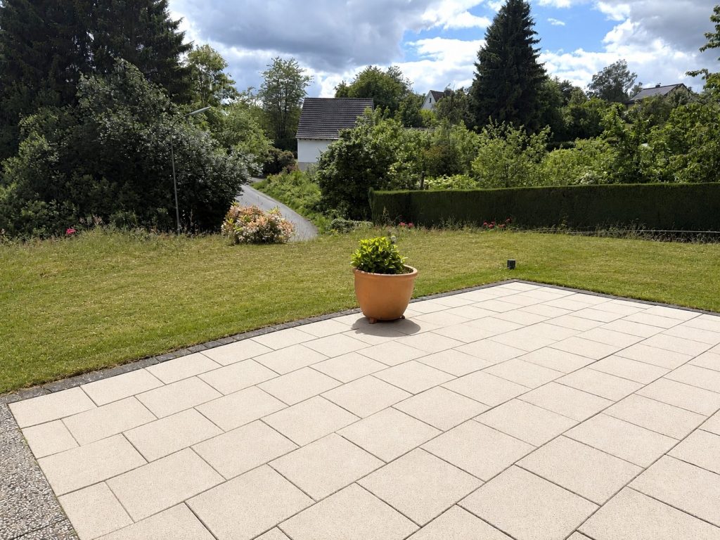 Immobilienangebot - Morsbach - Haus - Massive Doppelhaushälfte mit Südgarten, Balkon und Garage in ruhiger Lage von Morsbach-Lichtenberg!