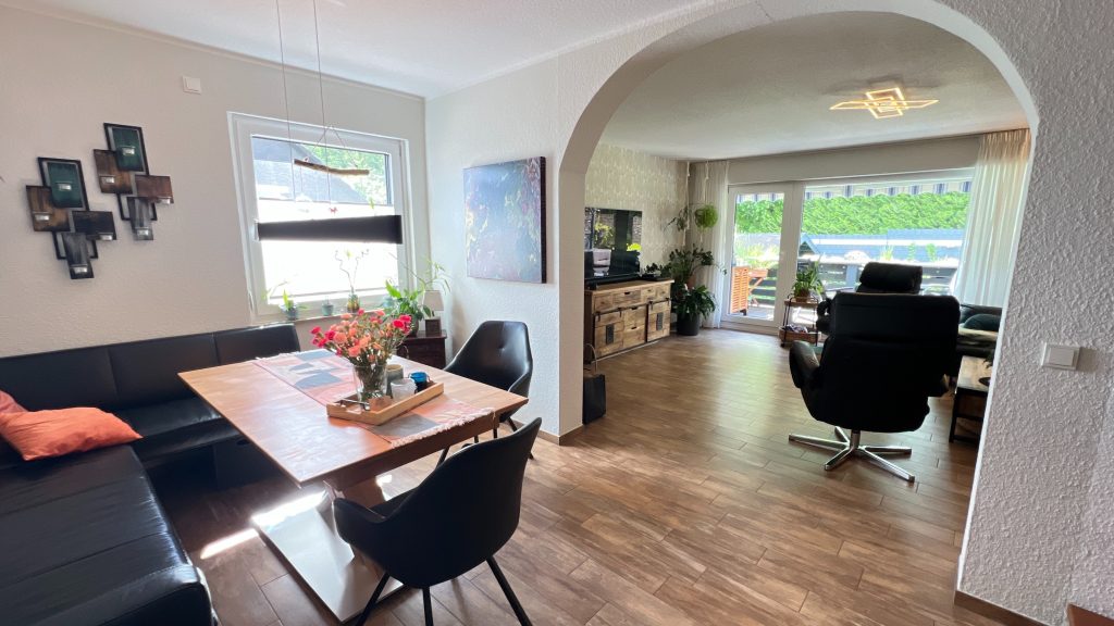 Immobilienangebot - Much - Haus - Doppelhaushälfte im Zentrum von Much – mit moderner Technik und liebevoll gestaltetem Außenbereich