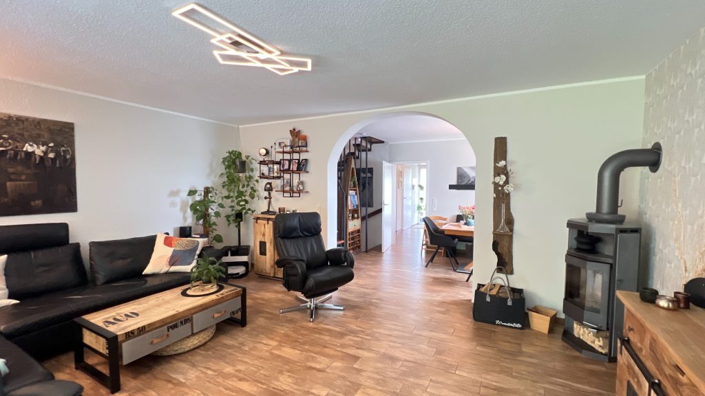 Immobilienangebot - Much - Haus - Doppelhaushälfte im Zentrum von Much – mit moderner Technik und liebevoll gestaltetem Außenbereich