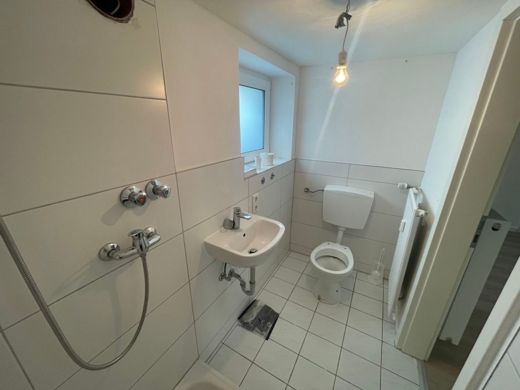 Immobilienangebot - Much - Wohnung - Wunderschöne sanierte Wohnung mit großem Balkon, Garten und Einliegerbereich im Herzen von Much!