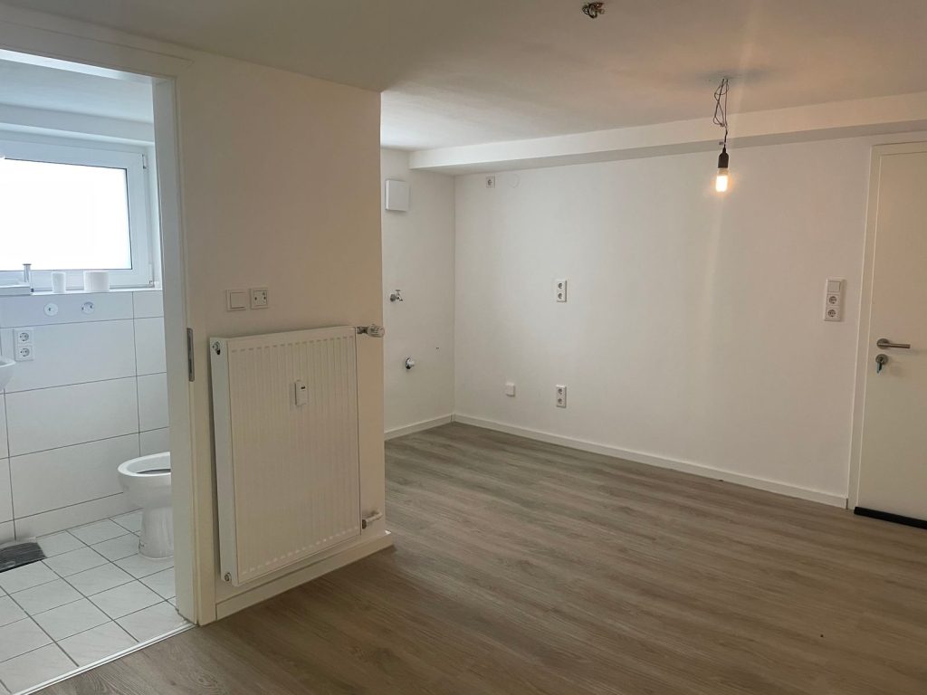 Immobilienangebot - Much - Wohnung - Wunderschöne sanierte Wohnung mit großem Balkon, Garten und Einliegerbereich im Herzen von Much!