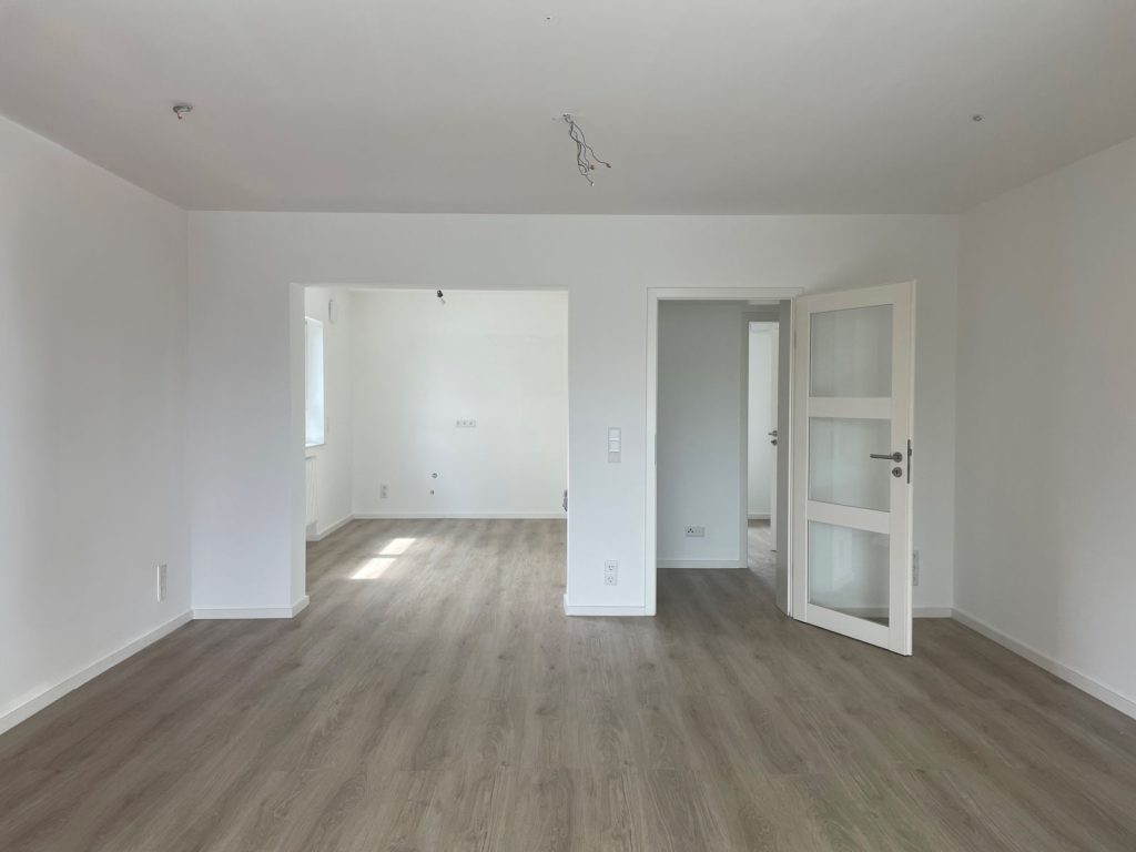 Immobilienangebot - Much - Wohnung - Wunderschöne sanierte Wohnung mit großem Balkon, Garten und Einliegerbereich im Herzen von Much!