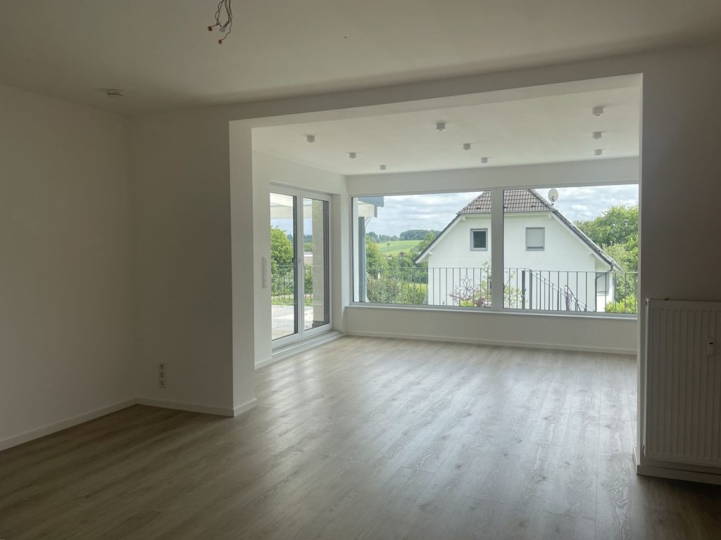 Immobilienangebot - Much - Wohnung - Wunderschöne sanierte Wohnung mit großem Balkon, Garten und Einliegerbereich im Herzen von Much!