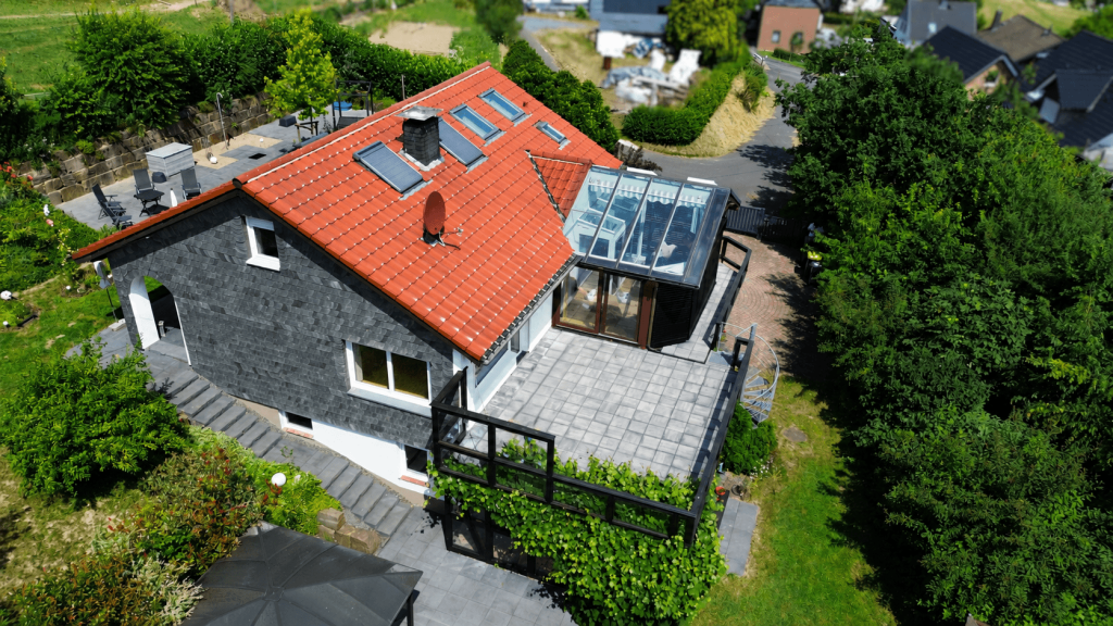 Immobilienangebot - Much - Haus - Naturnahes Wohnen – Einfamilienhaus mit Kamin, Wintergarten und traumhaftem Garten