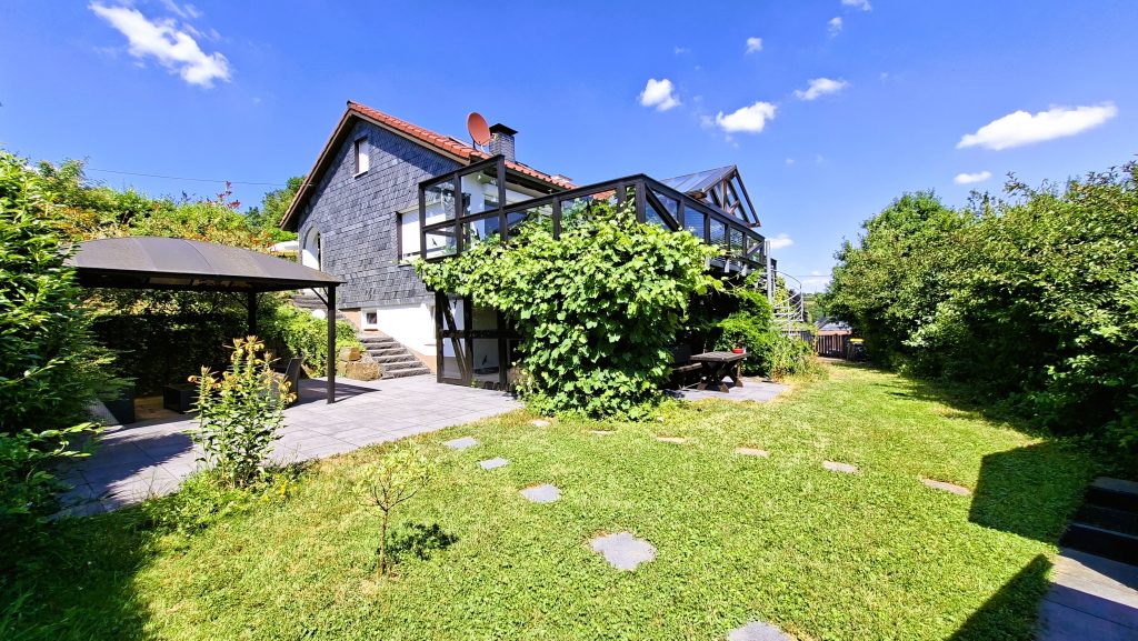 Immobilienangebot - Much - Haus - Naturnahes Wohnen – Einfamilienhaus mit Kamin, Wintergarten und traumhaftem Garten