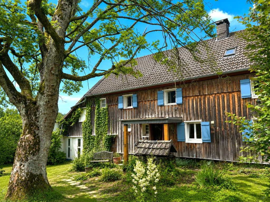 Immobilienangebot - Much - Haus - Historische Fachwerkhaushälfte mit Ausbaupotenzial auf großem Eckgrundstück!