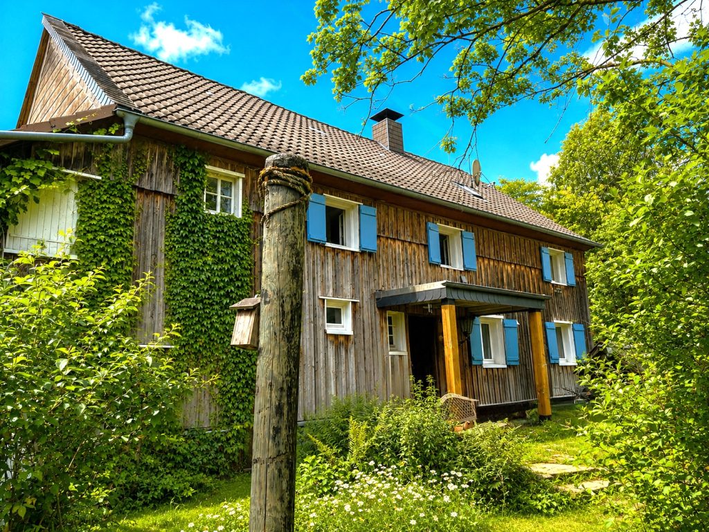 Immobilienangebot - Much - Haus - Historische Fachwerkhaushälfte mit Ausbaupotenzial auf großem Eckgrundstück!