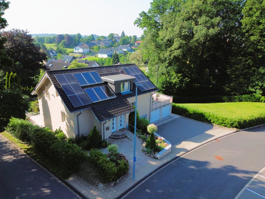 Immobilienangebot - Much - Haus - Exklusives und unabhängiges Wohnen auf 3 Ebenen - energieeffizient und zukunftssicher