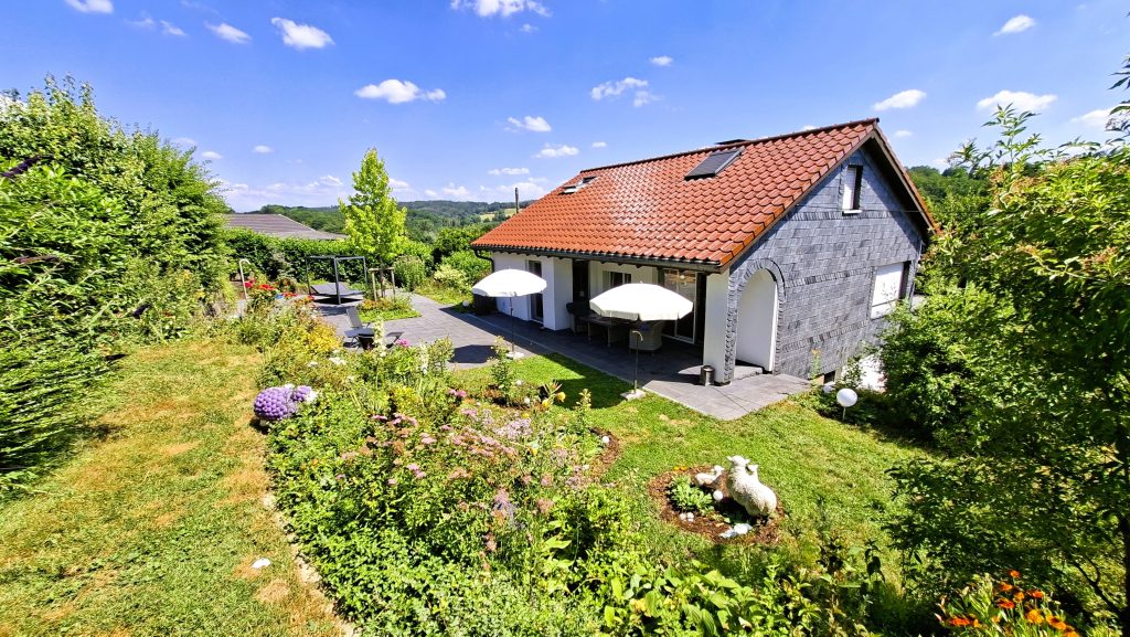 Immobilienangebot - Much - Haus - Naturnahes Wohnen – Einfamilienhaus mit Kamin, Wintergarten und traumhaftem Garten