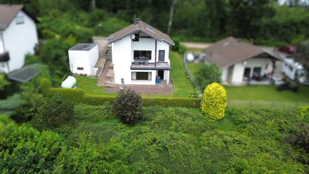 Immobilienangebot - Much - Haus - Fernblick inklusive – gepflegtes Einfamilienhaus mit Garten und zusätzlichem Grundstück
