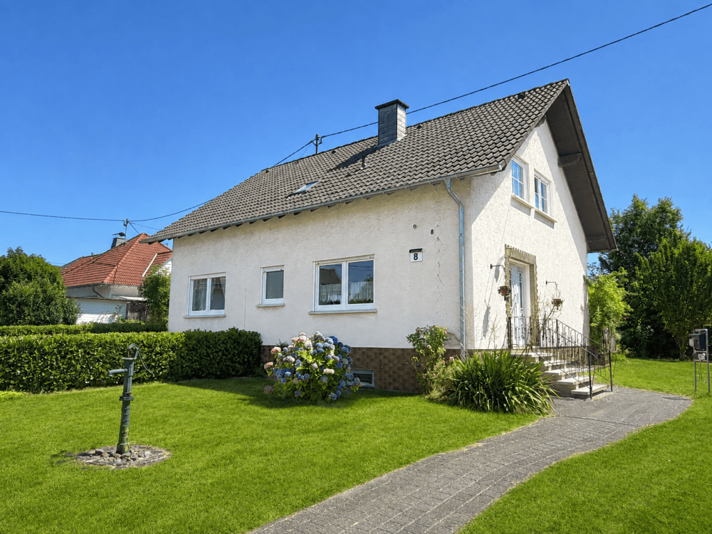 Immobilienangebot - Weyerbusch - Haus - Zuhause im Westerwald – großzügiges Einfamilienhaus mit Garten und Garage