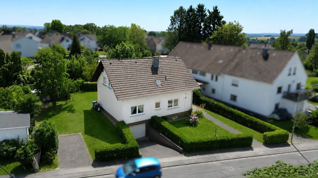 Immobilienangebot - Weyerbusch - Haus - Zuhause im Westerwald – großzügiges Einfamilienhaus mit Garten und Garage