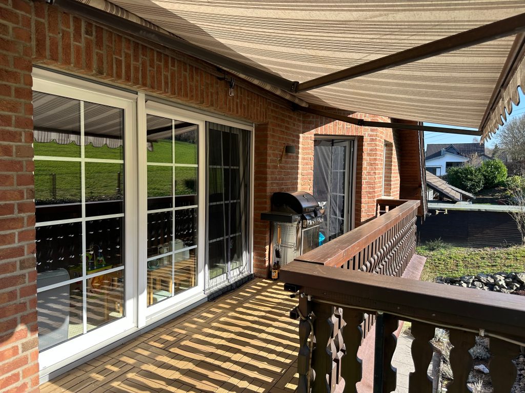 Immobilienangebot - Much - Wohnung - Wohnen mit Weitblick – großzügige Dachgeschosswohnung mit Kamin, Balkon & moderner Wohnküche