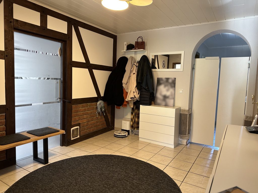 Immobilienangebot - Much - Wohnung - Wohnen mit Weitblick – großzügige Dachgeschosswohnung mit Kamin, Balkon & moderner Wohnküche