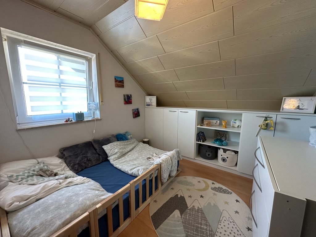 Immobilienangebot - Much - Wohnung - Wohnen mit Weitblick – großzügige Dachgeschosswohnung mit Kamin, Balkon & moderner Wohnküche