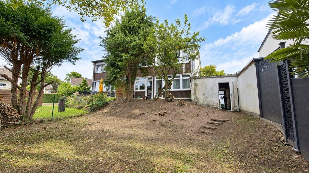 Immobilienangebot - Neunkirchen-Seelscheid - Haus - Aus Alt mach Neu - Doppelhaushälfte mit viel Gestaltungspotenzial für Handwerker