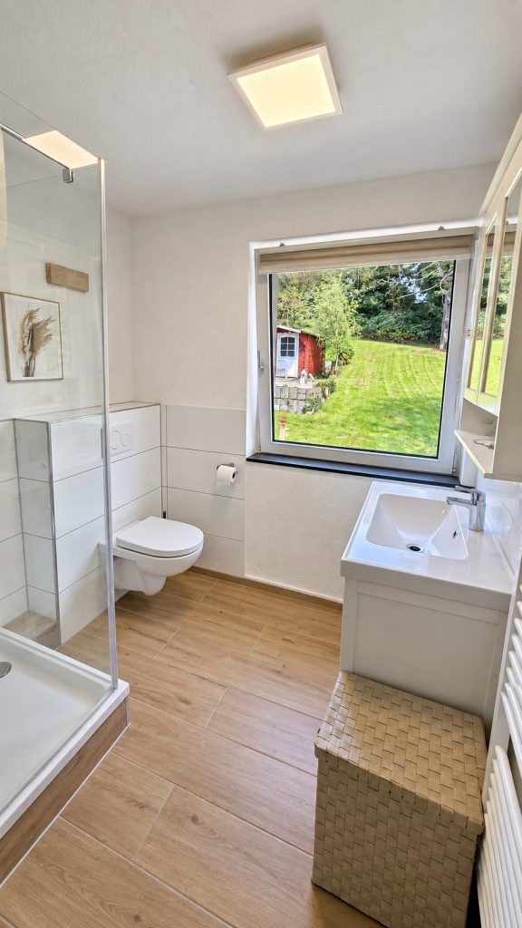 Immobilienangebot - Gummersbach - Haus - Modernisiertes Reihenendhaus mit großem Grundstück & viel Platz für die Familie