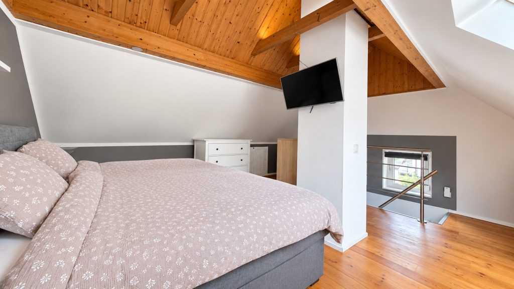 Immobilienangebot - Gummersbach - Haus - Modernisiertes Reihenendhaus mit großem Grundstück & viel Platz für die Familie