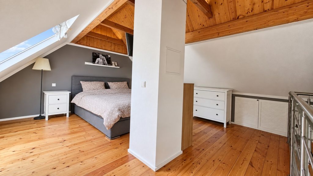 Immobilienangebot - Gummersbach - Haus - Modernisiertes Reihenendhaus mit großem Grundstück & viel Platz für die Familie