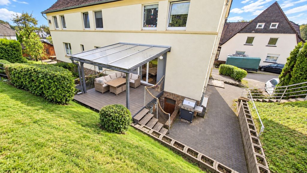 Immobilienangebot - Gummersbach - Haus - Modernisiertes Reihenendhaus mit großem Grundstück & viel Platz für die Familie