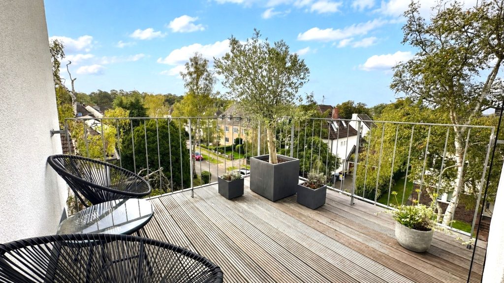 Immobilienangebot - Köln - Wohnung - Maisonette-Wohnung mit Charakter – viel Platz, Galerie & traumhafte Außenflächen