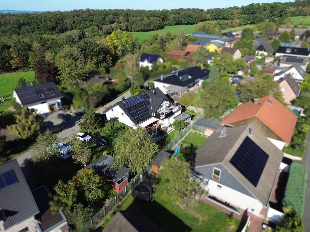 Immobilienangebot - Ruppichteroth - Haus - Modernisiertes Zweifamilienhaus mit Whirlpool, Sauna, PV-Anlage & vielseitigen Wohnmöglichkeiten