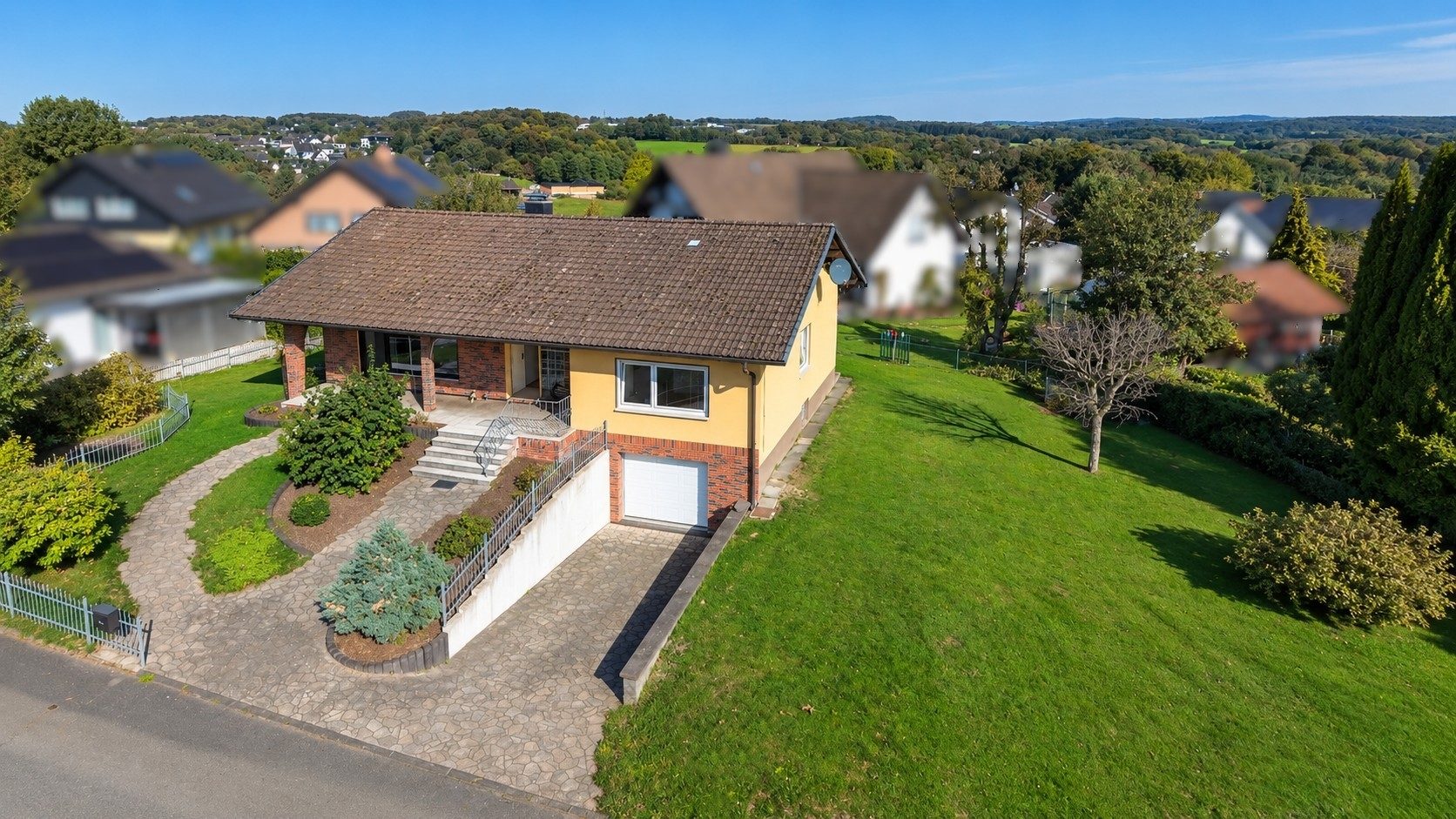 Immobilienangebot - Neunkirchen-Seelscheid - Haus - Ruhige, idyllische Lage am Ortsrand – freistehender Bungalow auf großem Grundstück