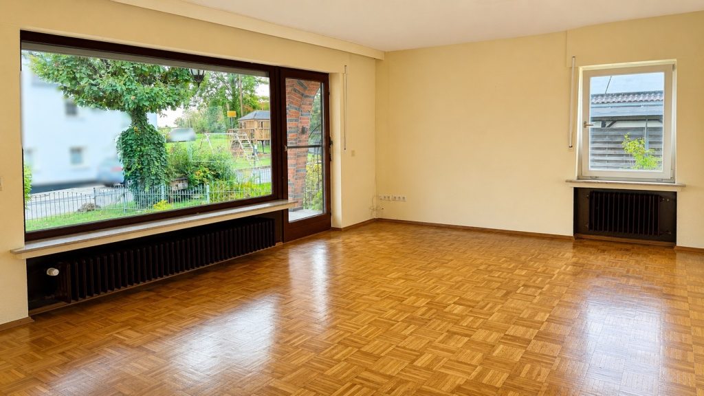 Immobilienangebot - Neunkirchen-Seelscheid - Haus - Ruhige, idyllische Lage am Ortsrand – freistehender Bungalow auf großem Grundstück