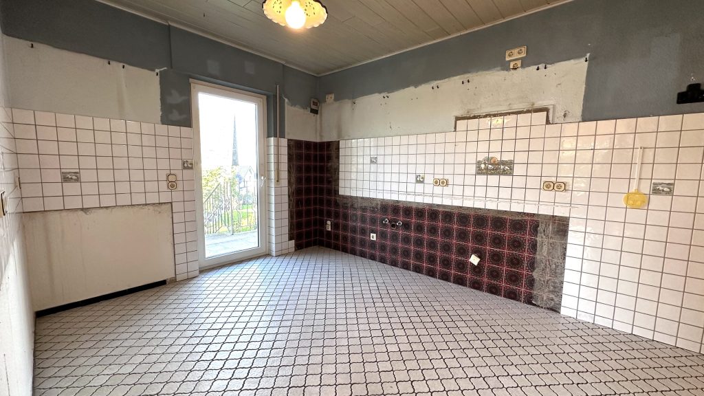 Immobilienangebot - Neunkirchen-Seelscheid - Haus - Ruhige, idyllische Lage am Ortsrand – freistehender Bungalow auf großem Grundstück