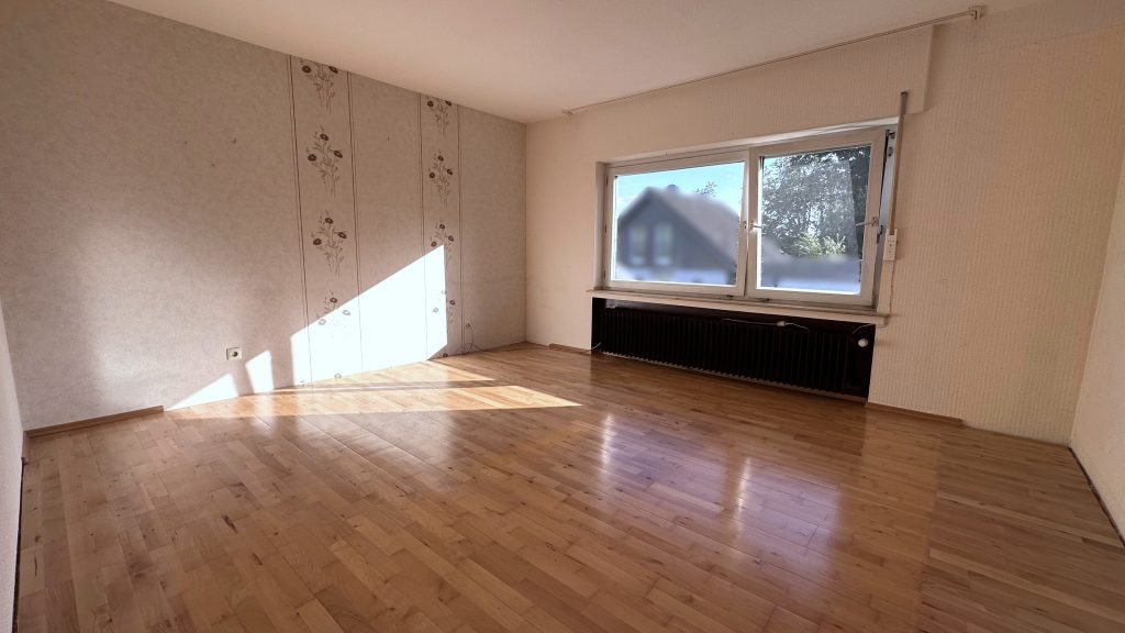 Immobilienangebot - Neunkirchen-Seelscheid - Haus - Ruhige, idyllische Lage am Ortsrand – freistehender Bungalow auf großem Grundstück