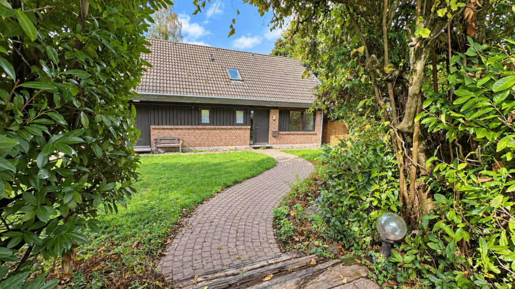 Immobilienangebot - Neunkirchen-Seelscheid - Haus - Großzügiges Familienhaus mit Kamin, traumhaftem Garten und guter Anbindung