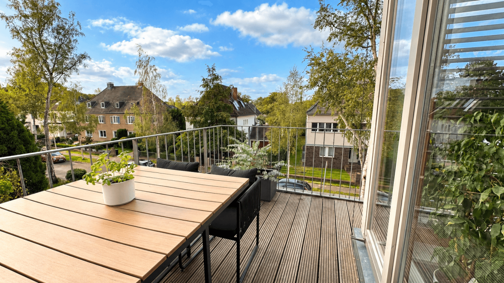 Immobilienangebot - Köln - Wohnung - Maisonette-Wohnung mit Charakter – viel Platz, Galerie & traumhafte Außenflächen
