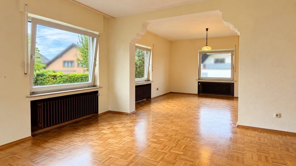 Immobilienangebot - Neunkirchen-Seelscheid - Haus - Ruhige, idyllische Lage am Ortsrand – freistehender Bungalow auf großem Grundstück