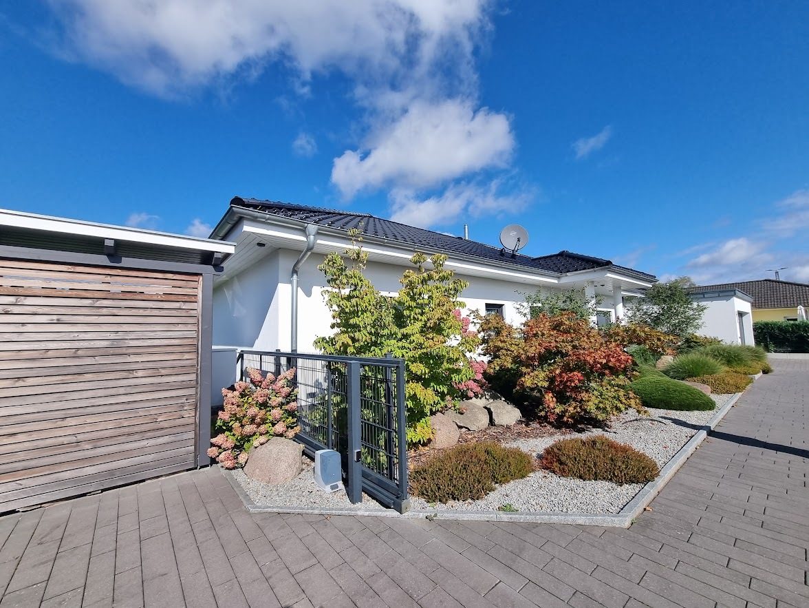Immobilienangebot - Neuruppin - Alle - Zwei Häuser – ein Konzept: Leben, Arbeiten und Generationenwohnen mit Stil