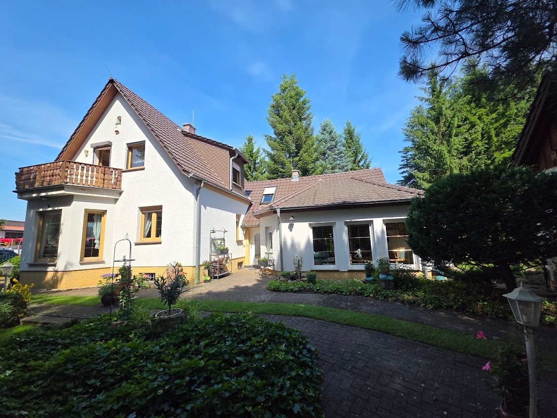 Immobilienangebot - Alt Ruppin - Alle - Alte Bäume, viel Grün und außergewöhnlich viel Platz – Ein Zuhause zum Ankommen