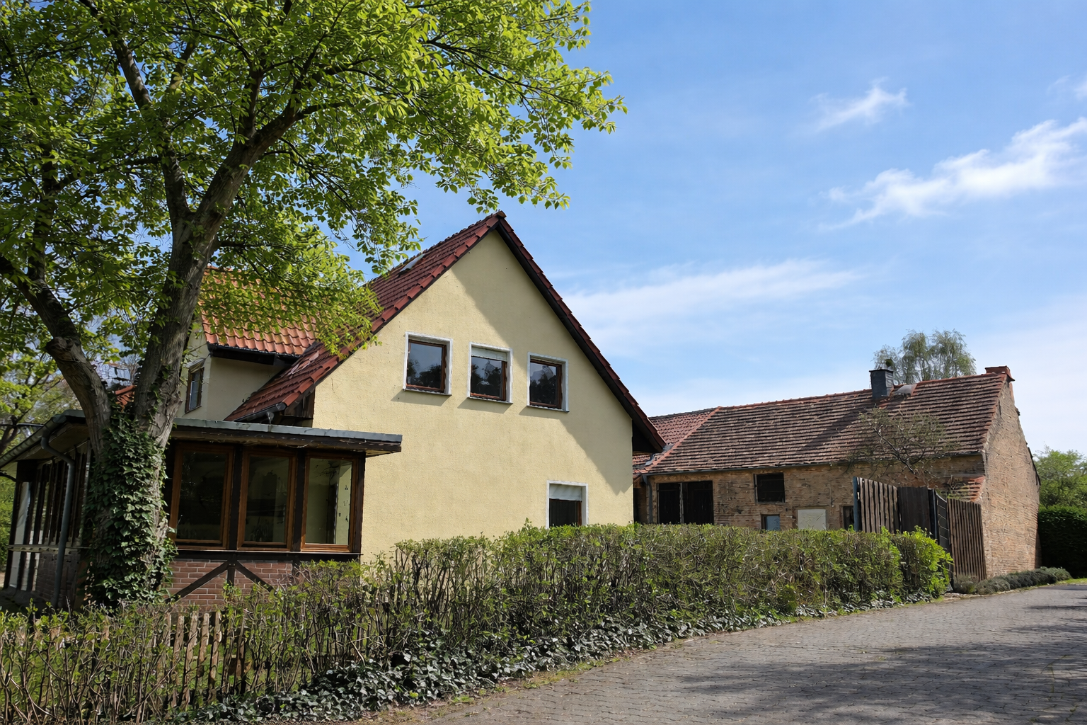 Immobilienangebot - Neuruppin - Alle - Natur pur und voller Möglichkeiten: Haus zwischen zwei Seen, Wintergarten u. Scheune zum Entwickeln