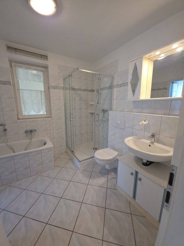 Immobilienangebot - Alt Ruppin - Alle - Direkt am Rhin: Haus im Altstadtkern mit Gäste-Bungalow und privater Uferfront