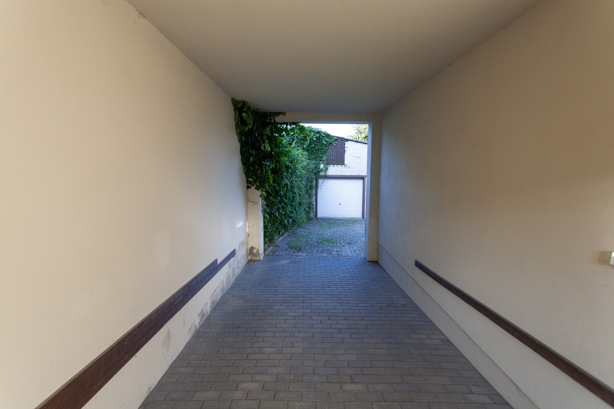 Immobilienangebot - Alt Ruppin - Alle - Direkt am Rhin: Haus im Altstadtkern mit Gäste-Bungalow und privater Uferfront